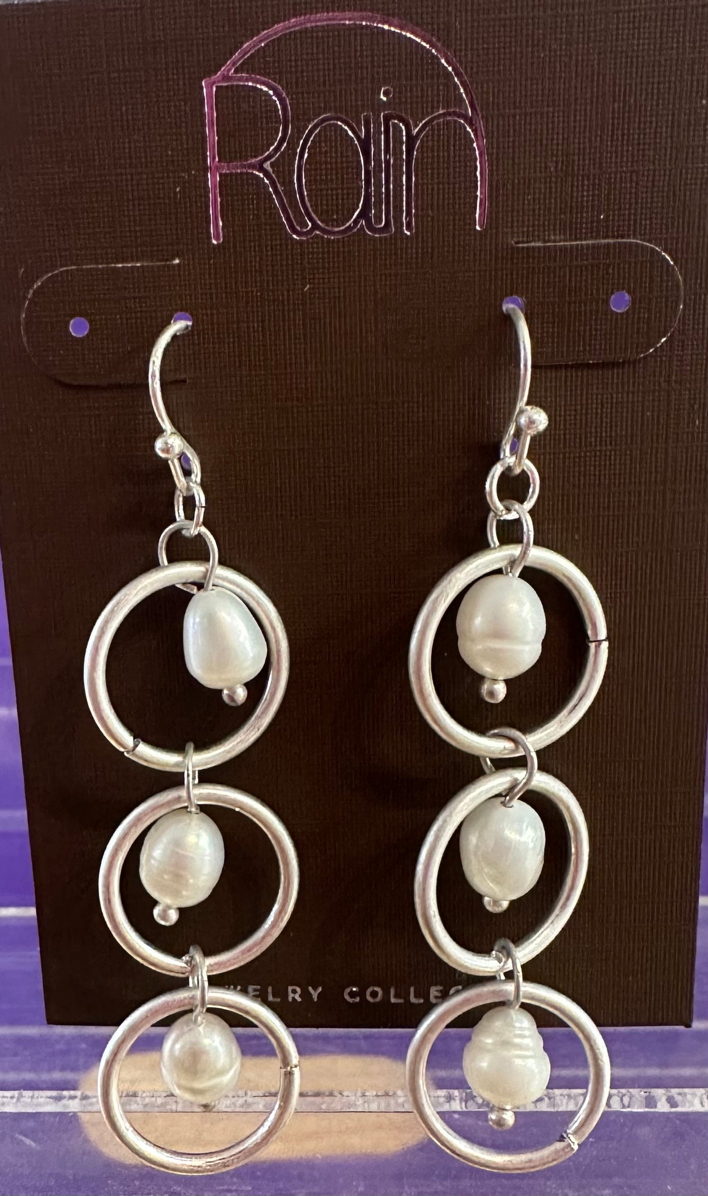 Pearl Center Circles Rain Earrings